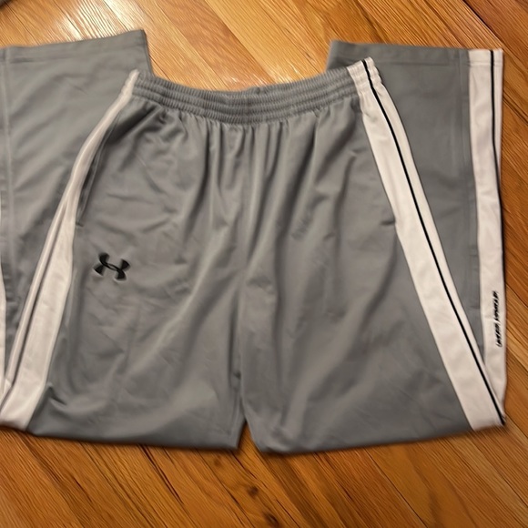Under ArmourSweats - Picture 2 of 4